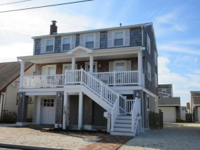 Single Family With Bay Views In Beach Haven
